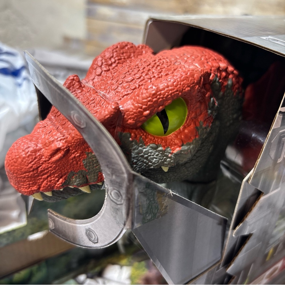Mattel Jurassic World Cage Crasher Spinosaurus Dinosaur Crushivores
